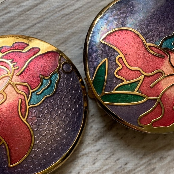 vintage metal & floral ear clips - Picture 4 of 8